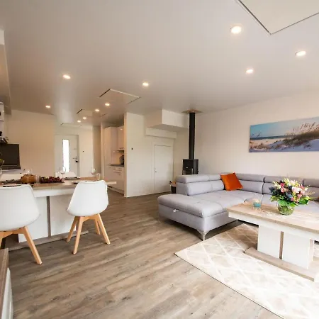 In Am Ostseestrand 펜션 담프